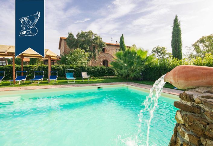 Image No.7-6 Bed Farmhouse for sale