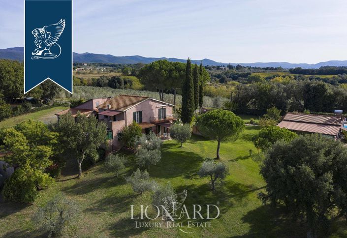 Image No.20-7 Bed Farmhouse for sale