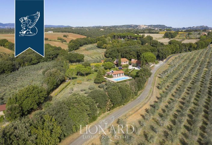 Image No.7-7 Bed Farmhouse for sale