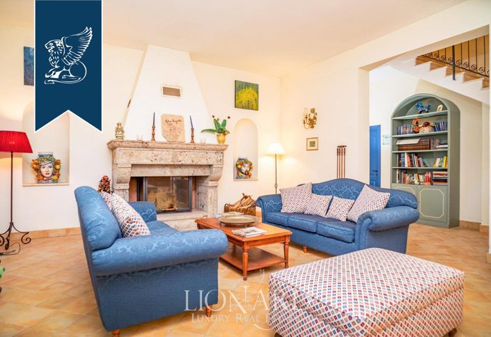 Image No.19-17 Bed Hotel for sale