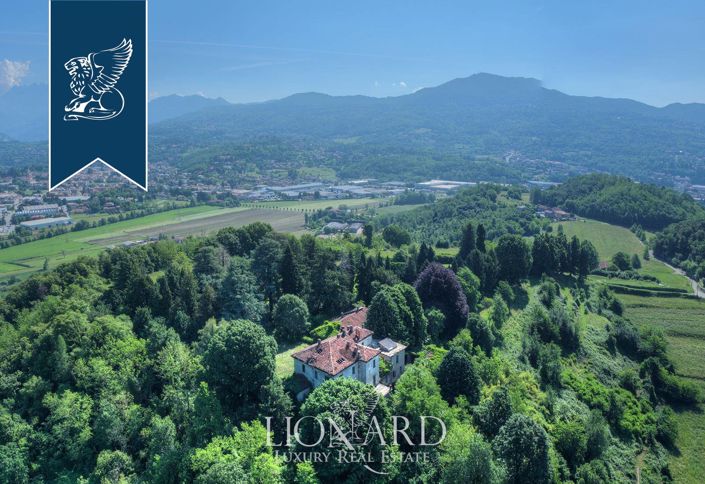 Image No.2-20 Bed Villa for sale