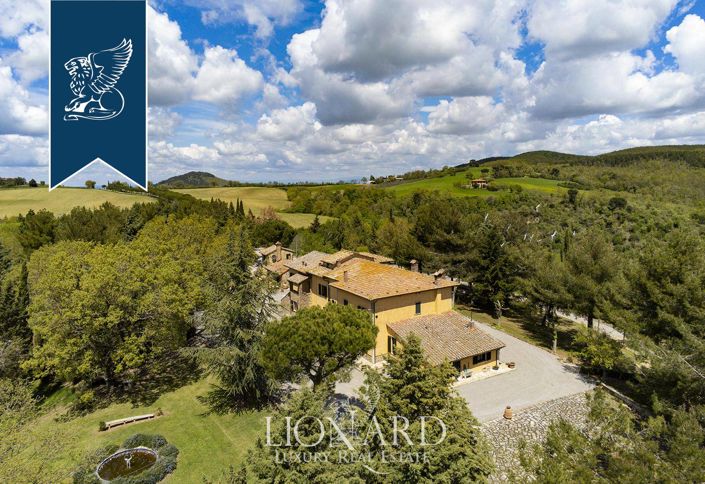 Image No.3-13 Bed Farmhouse for sale