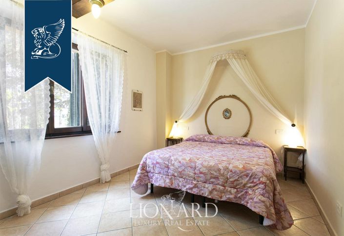 Image No.34-13 Bed Farmhouse for sale