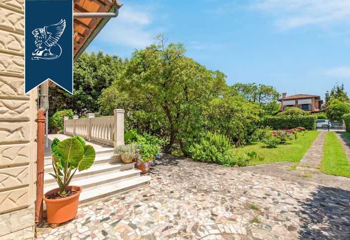 Image No.12-6 Bed Villa for sale