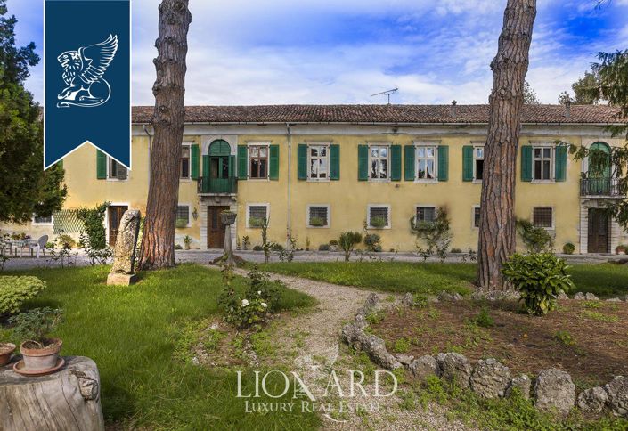 Image No.10-8 Bed Villa for sale