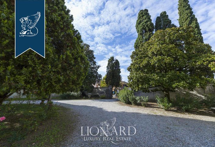 Image No.13-8 Bed Villa for sale