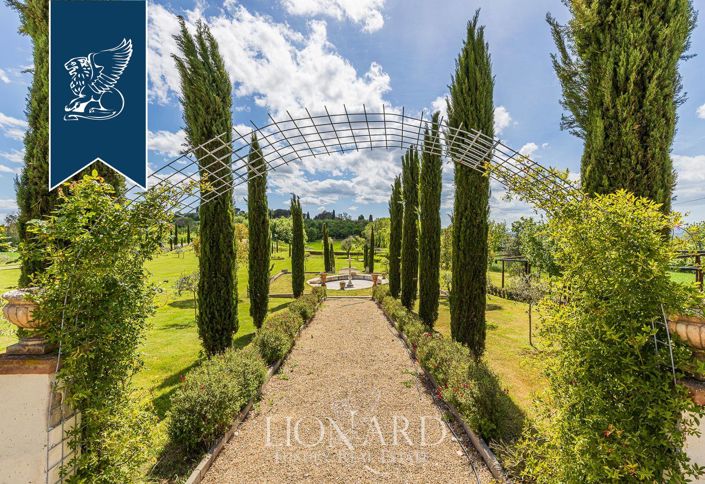 Image No.18-16 Bed Villa for sale