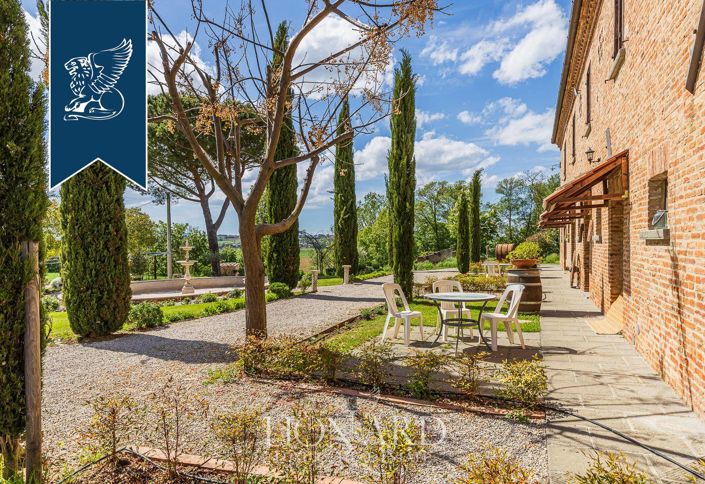 Image No.25-16 Bed Villa for sale