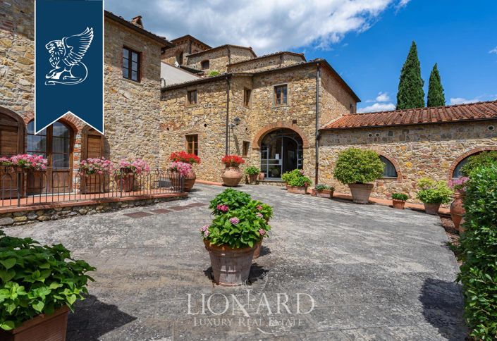 Image No.16-15 Bed Farmhouse for sale