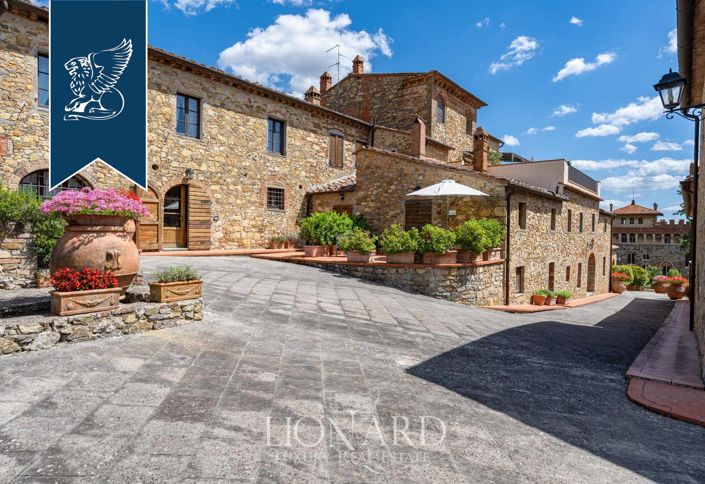 Image No.17-15 Bed Farmhouse for sale