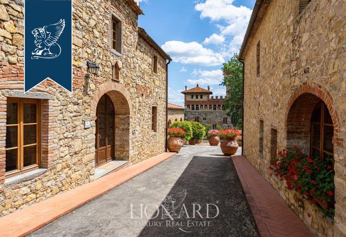 Image No.21-15 Bed Farmhouse for sale