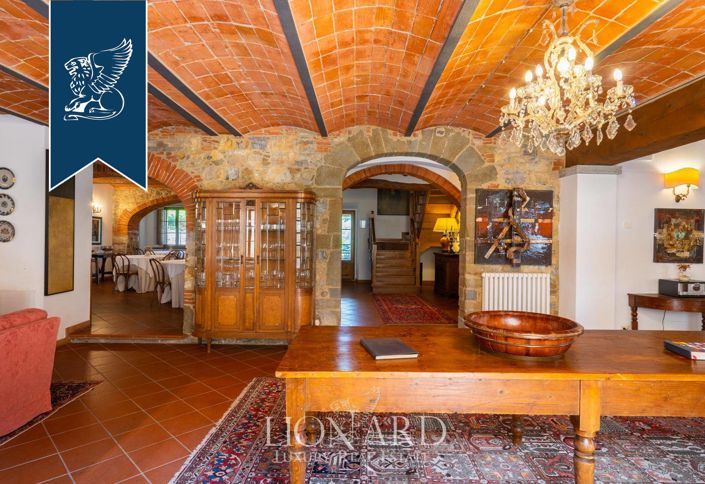 Image No.46-15 Bed Farmhouse for sale