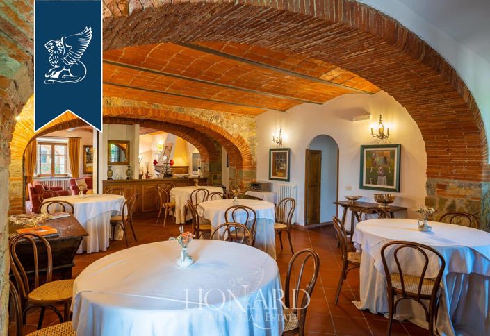 Image No.51-15 Bed Farmhouse for sale