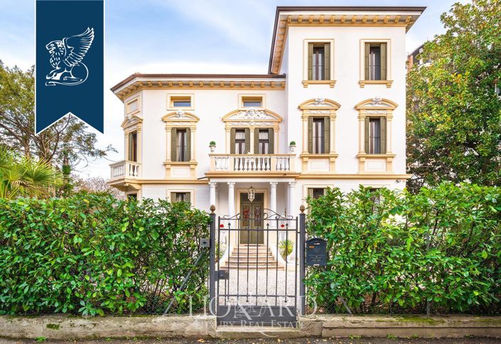Image No.1-5 Bed Villa for sale