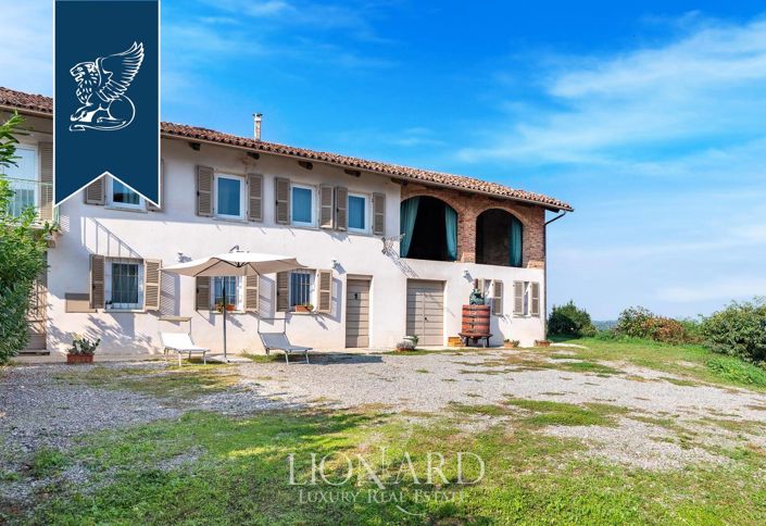 Image No.20-10 Bed Farmhouse for sale