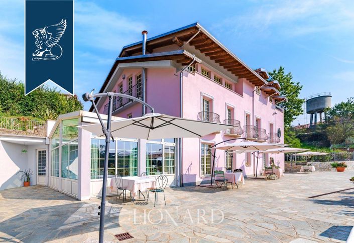 Image No.4-10 Bed Farmhouse for sale