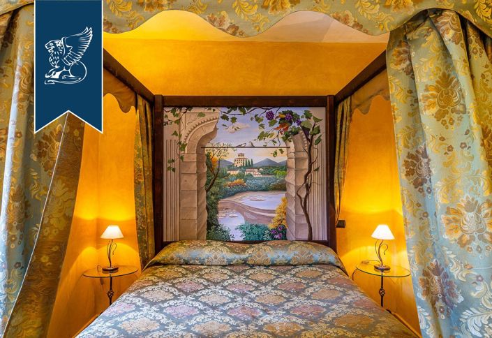 Image No.26-20 Bed Farmhouse for sale