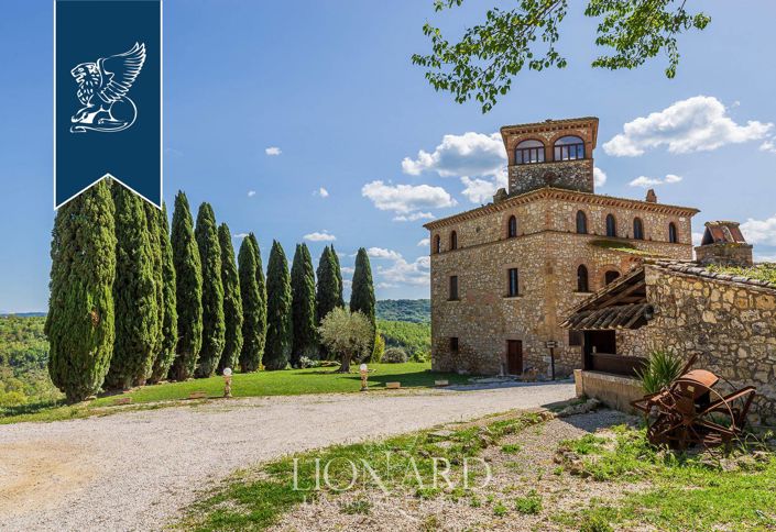 Image No.9-20 Bed Farmhouse for sale