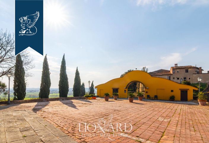 Image No.9-8 Bed Villa for sale