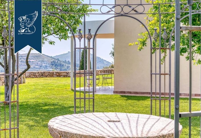 Image No.18-11 Bed Hotel for sale