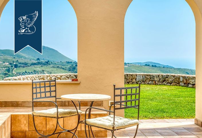 Image No.19-11 Bed Hotel for sale