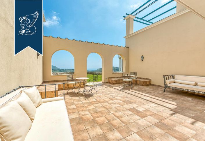 Image No.21-11 Bed Hotel for sale