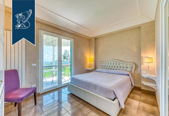 Image No.27-11 Bed Hotel for sale