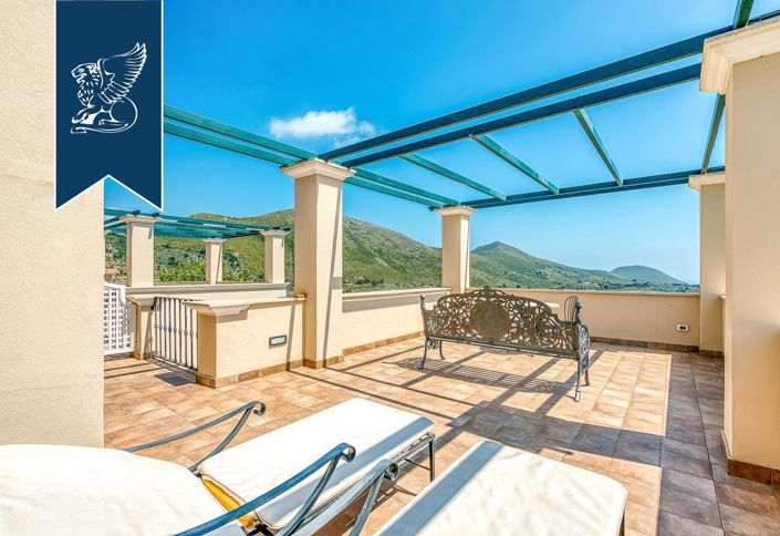 Image No.30-11 Bed Hotel for sale