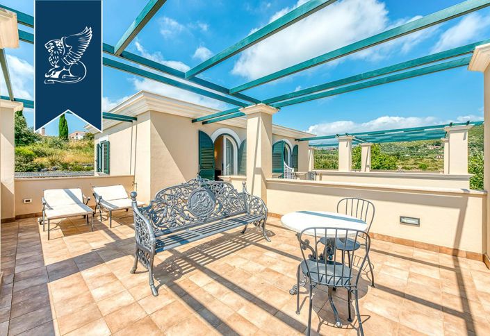 Image No.31-11 Bed Hotel for sale