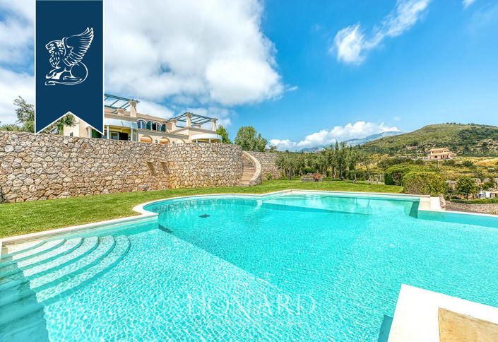 Image No.7-11 Bed Hotel for sale