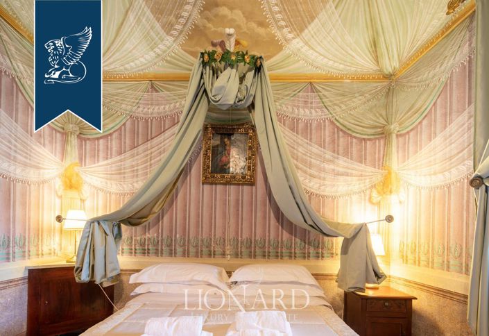 Image No.10-12 Bed Property for sale