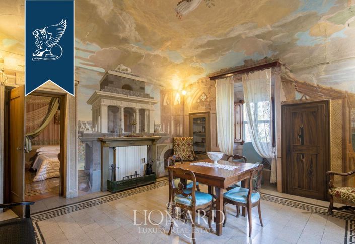 Image No.2-12 Bed Property for sale