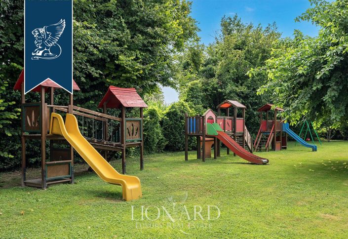 Image No.10-7 Bed Villa for sale