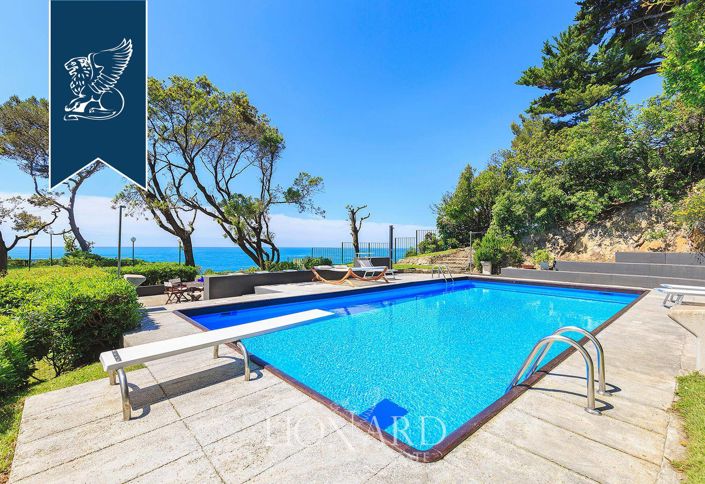 Image No.20-9 Bed Villa for sale