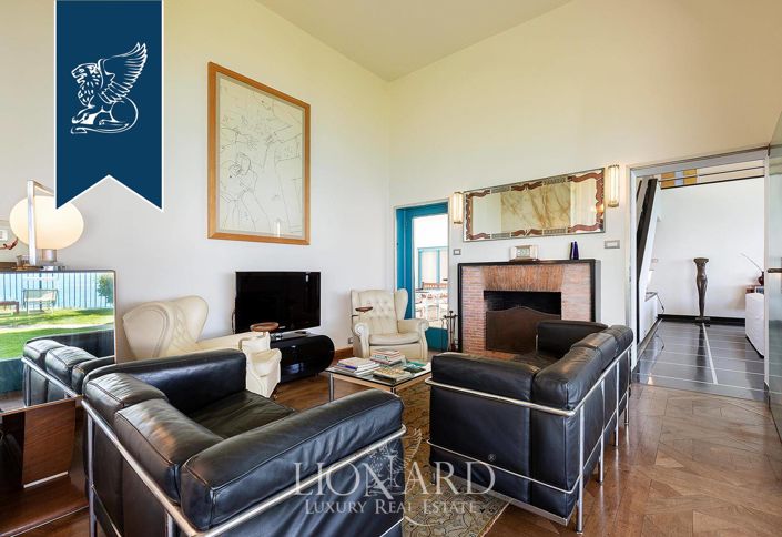 Image No.41-9 Bed Villa for sale