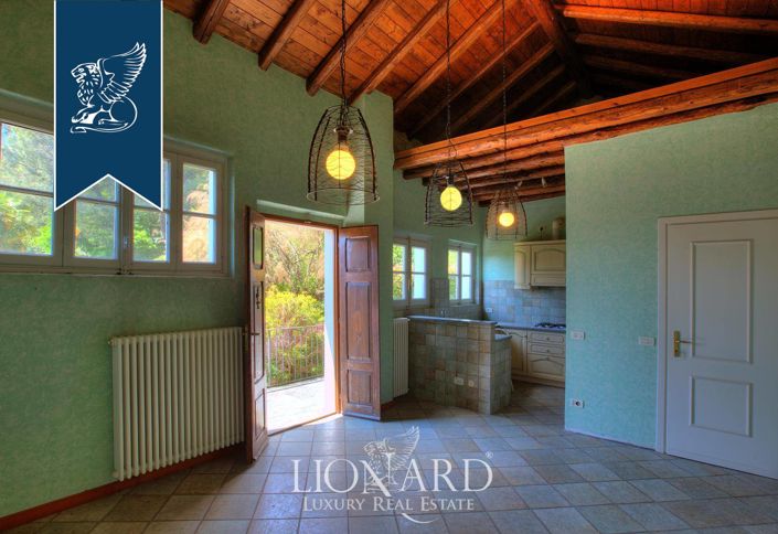 Image No.29-11 Bed Villa for sale