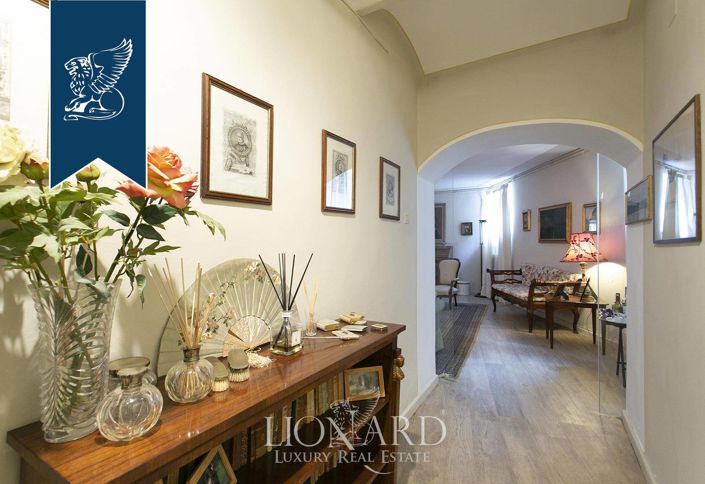 Image No.18-10 Bed Villa for sale