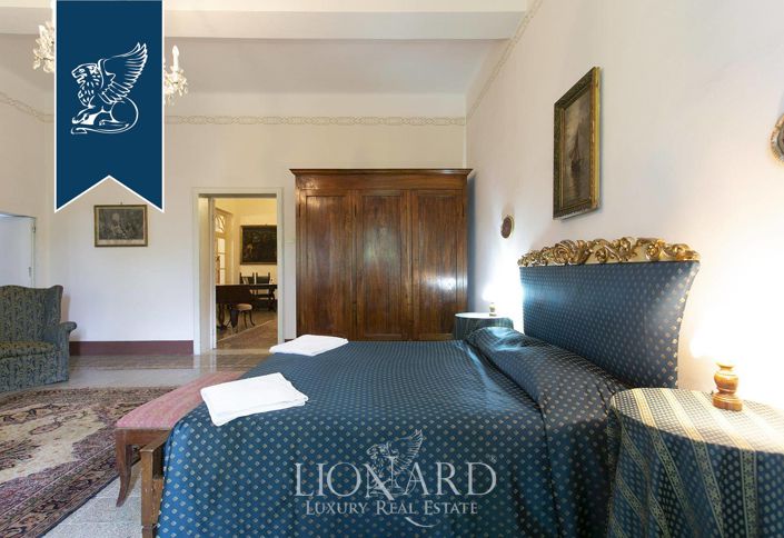 Image No.38-10 Bed Villa for sale