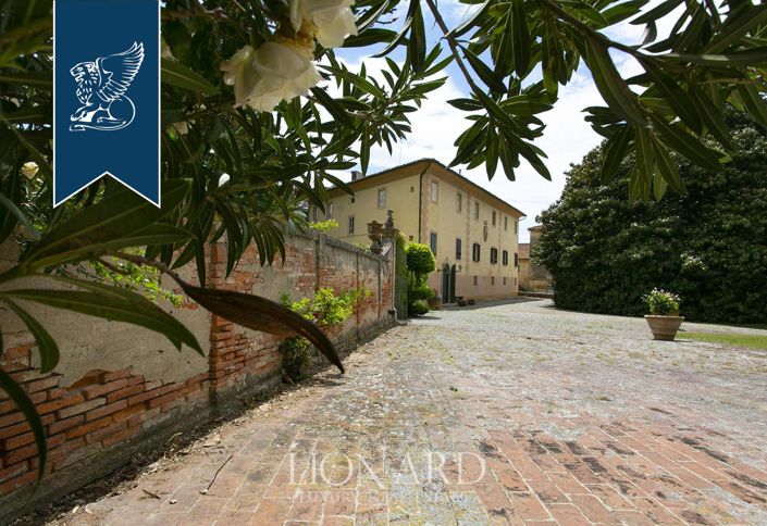 Image No.7-10 Bed Villa for sale