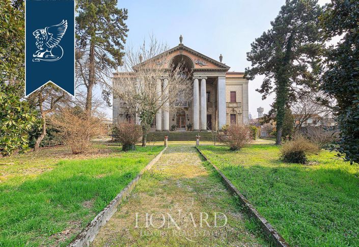 Image No.2-5 Bed Villa for sale