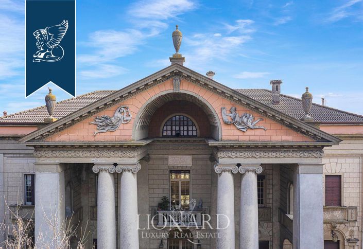 Image No.6-5 Bed Villa for sale