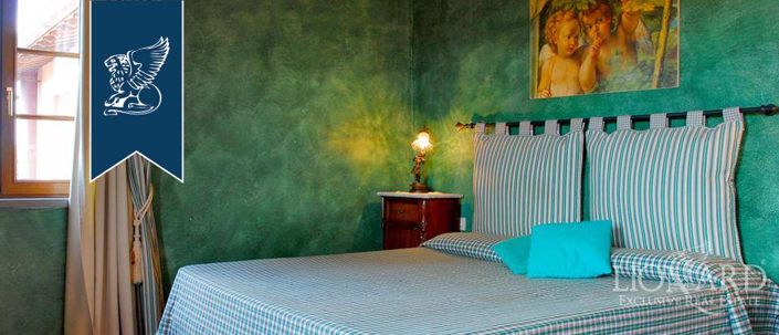 Image No.11-16 Bed Villa for sale