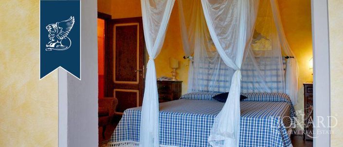 Image No.12-16 Bed Villa for sale