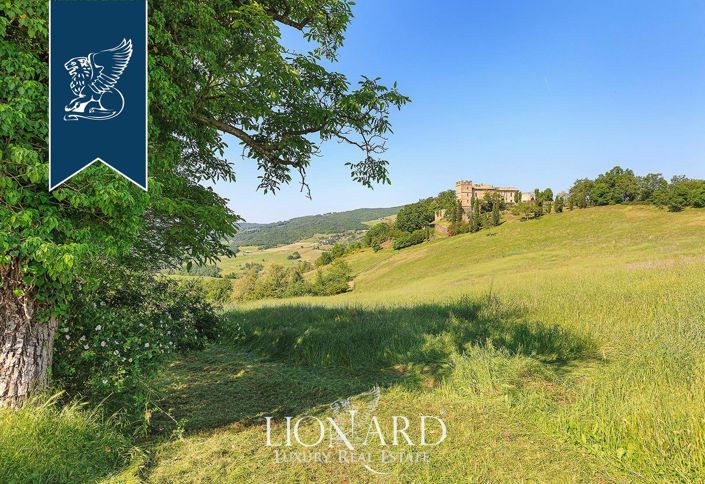 Image No.12-8 Bed Property for sale