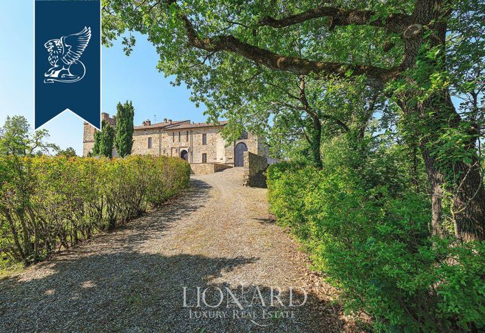 Image No.15-8 Bed Property for sale