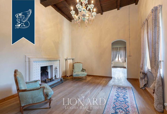 Image No.23-8 Bed Property for sale