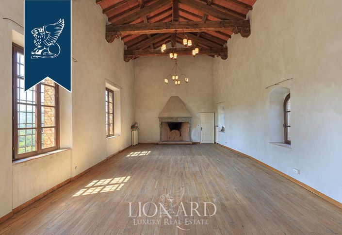 Image No.24-8 Bed Property for sale