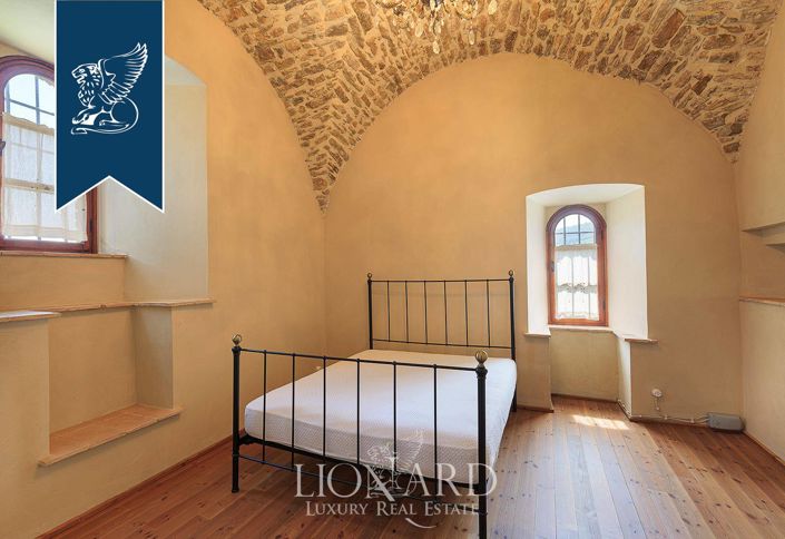 Image No.29-8 Bed Property for sale