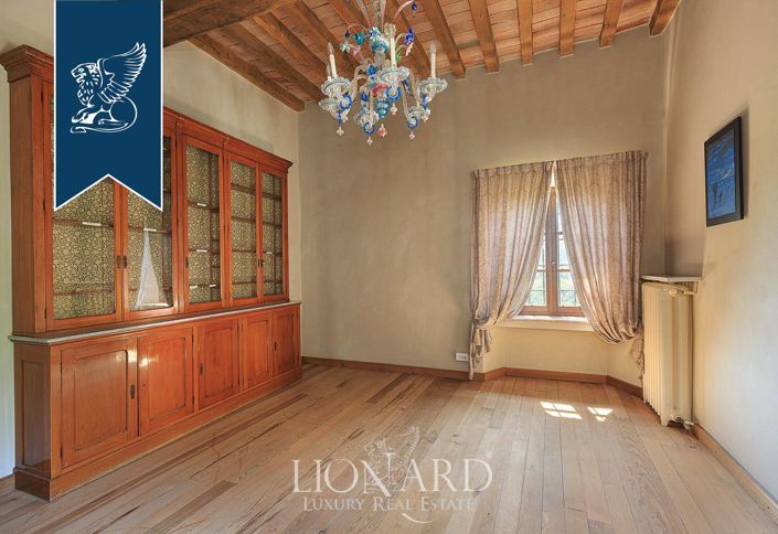 Image No.31-8 Bed Property for sale