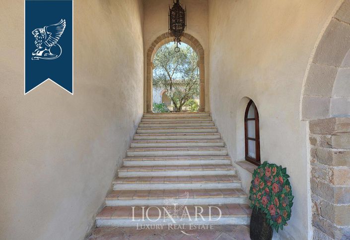 Image No.33-8 Bed Property for sale